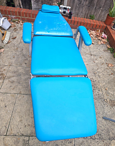 Blue massage table - blue,